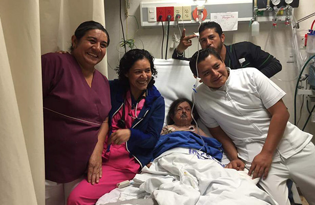 muere-el-comediante-margarito-esparza-y-enfermeros-se-toman-selfie-previa muere-el-comediante-margarito-esparza-y-enfermeros-se-toman-selfie-previa