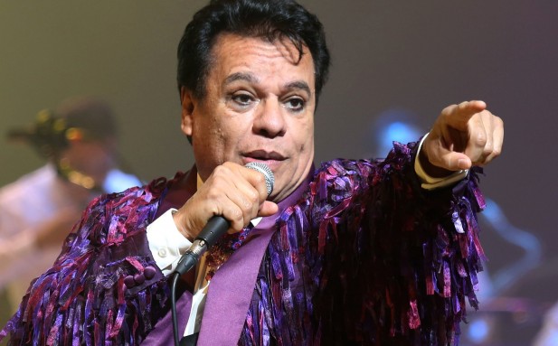 exclusiva-juan-gabriel-estrena-millonaria-casa-frente-a-la-playa exclusiva-juan-gabriel-estrena-millonaria-casa-frente-a-la-playa