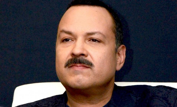 pepe-aguilar-presume-poseer-armas-del-ejrcito-mexicano pepe-aguilar-presume-poseer-armas-del-ejrcito-mexicano